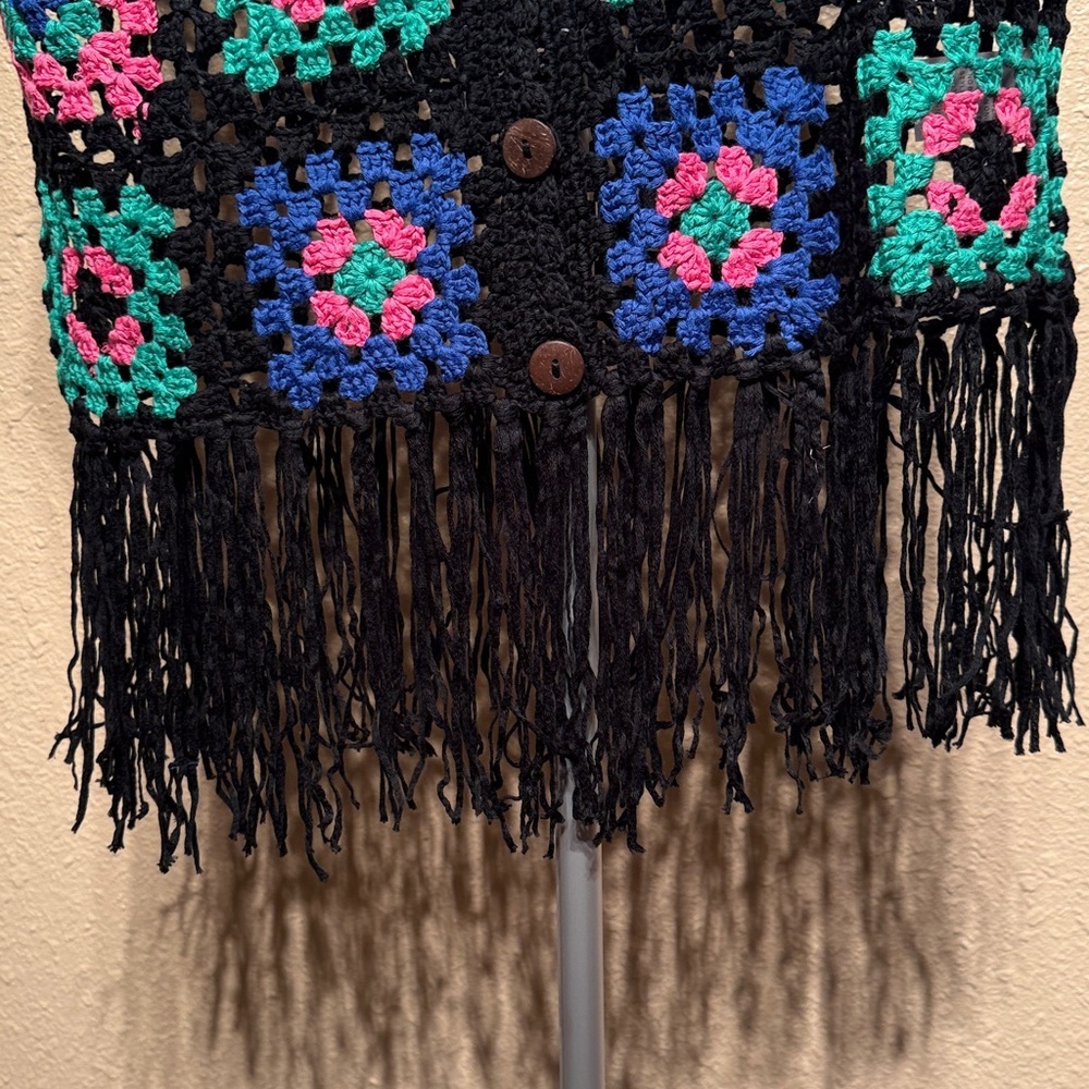 NEW!!! Umgee Granny Square Crochet Fringe Sweater VEST Sz Small, NWT - Picture 9 of 11